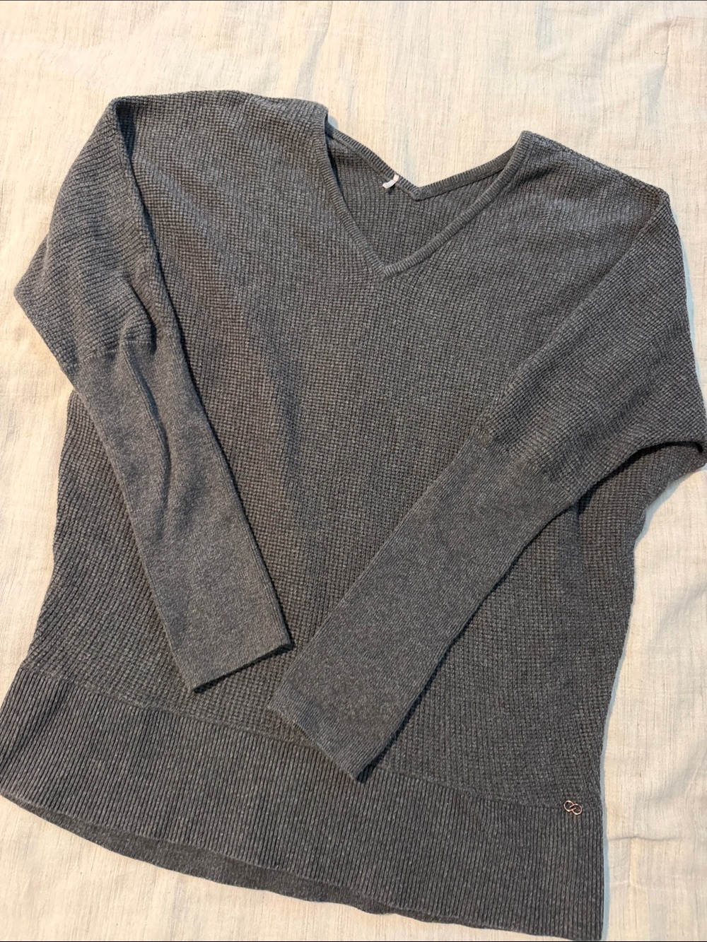 CALIA by Carrie Underwood Charcoal Gray V-Neck Ribbed Knit Sweater